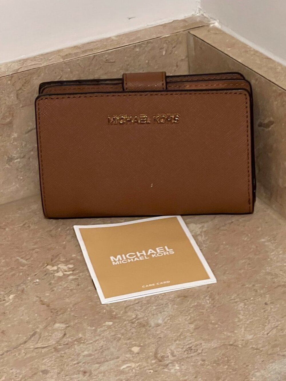 EUC Michael Kors Jet Set Medium BiFold Zip Coin Wallet